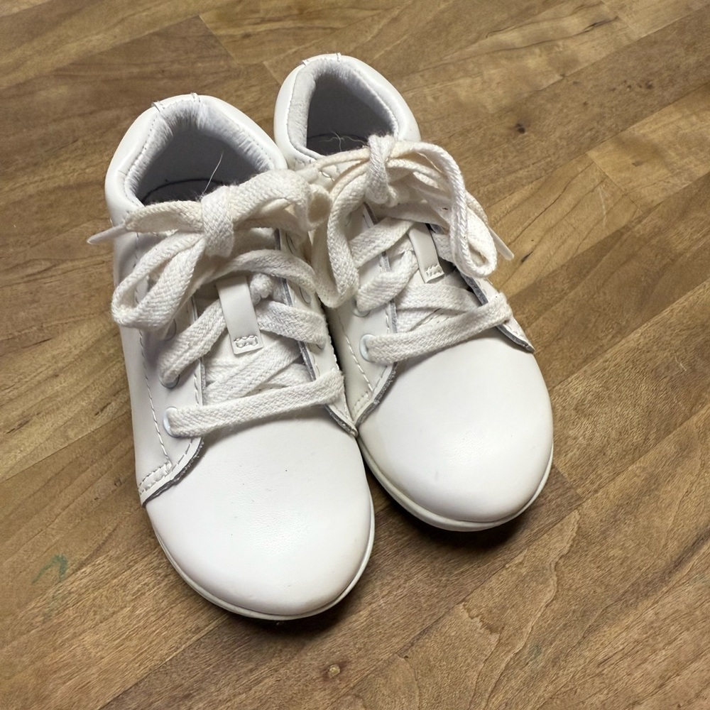 Stride rite white shoes